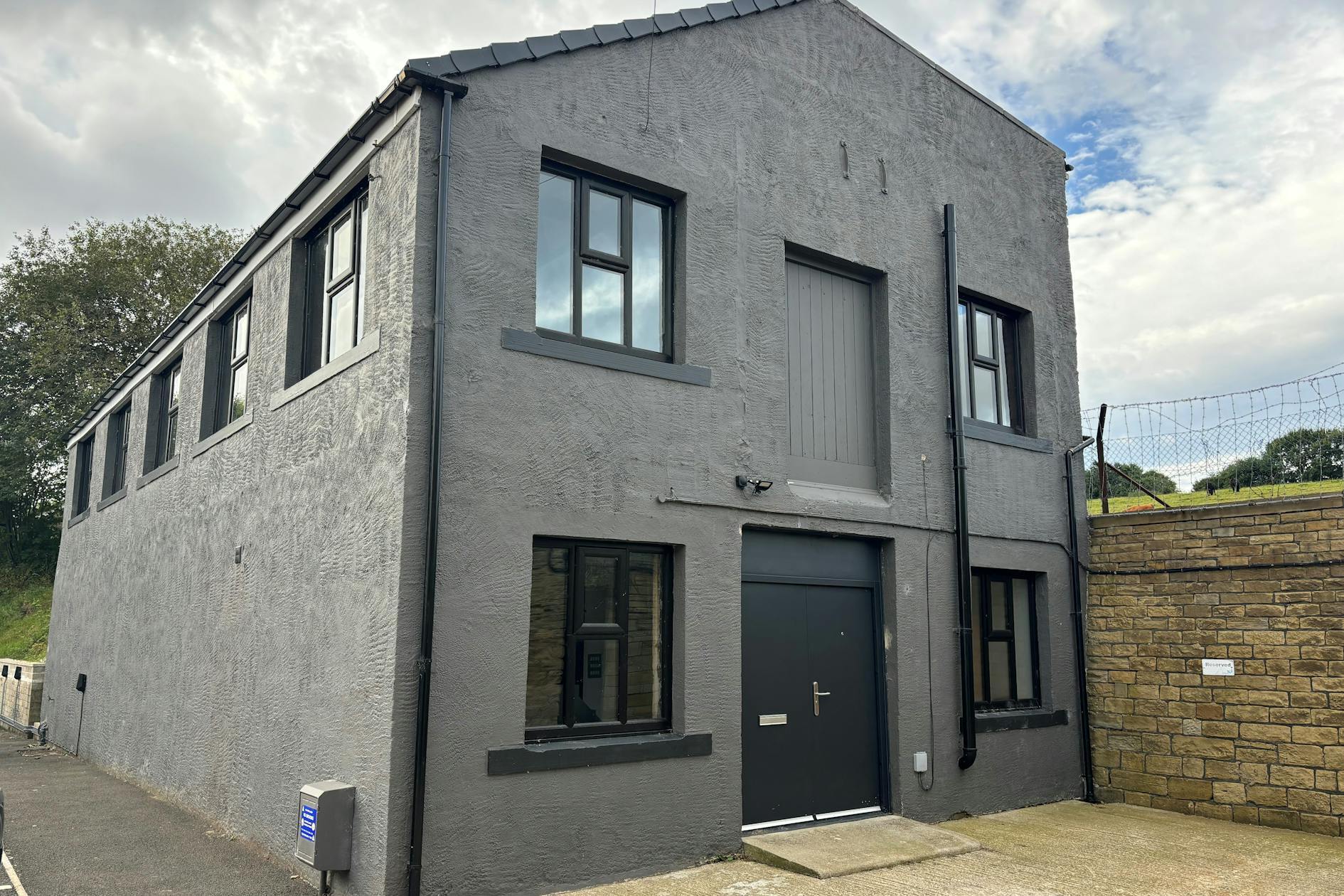 1 Woodhall Rd, Pudsey à louer Photo de l’immeuble– Image 1 sur 2