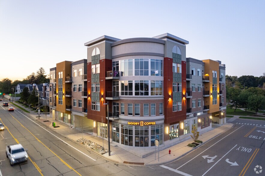 300 W Grand River Ave, East Lansing, MI à louer - Photo de l’immeuble – Image 3 sur 3