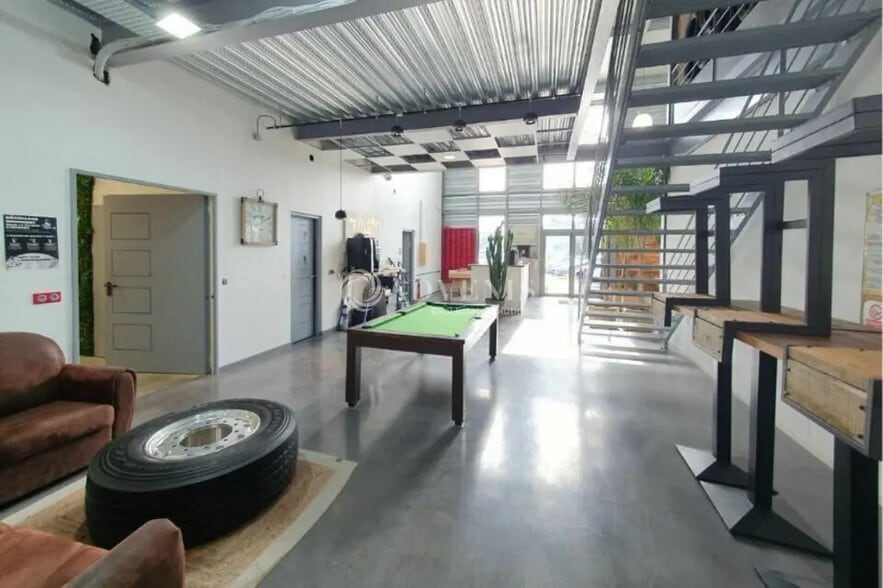 Bureau dans Lunel-Viel à louer - Photo de l’immeuble – Image 3 sur 9