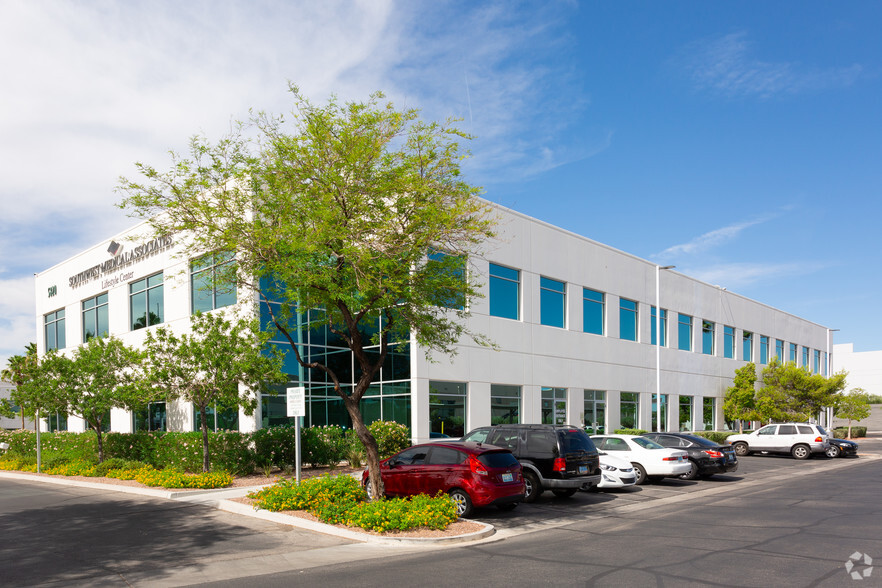 5740 S Eastern Ave, Las Vegas, NV à louer - Photo de l’immeuble – Image 2 sur 3