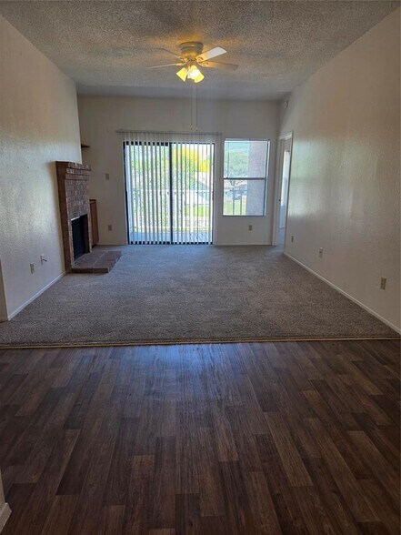 2423 W Slaughter Ln, Austin, TX à vendre - Photo intérieure – Image 3 sur 18