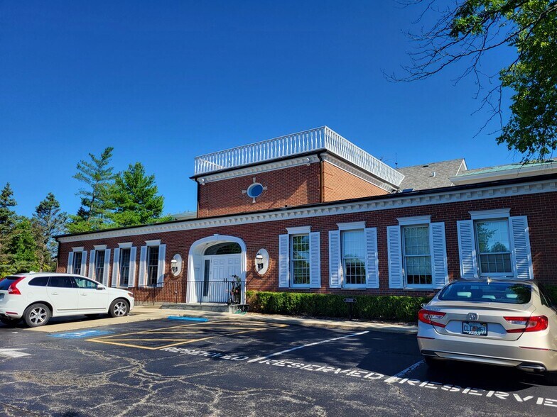 1025 W Everett Rd, Lake Forest, IL à louer - Photo de l’immeuble – Image 3 sur 12