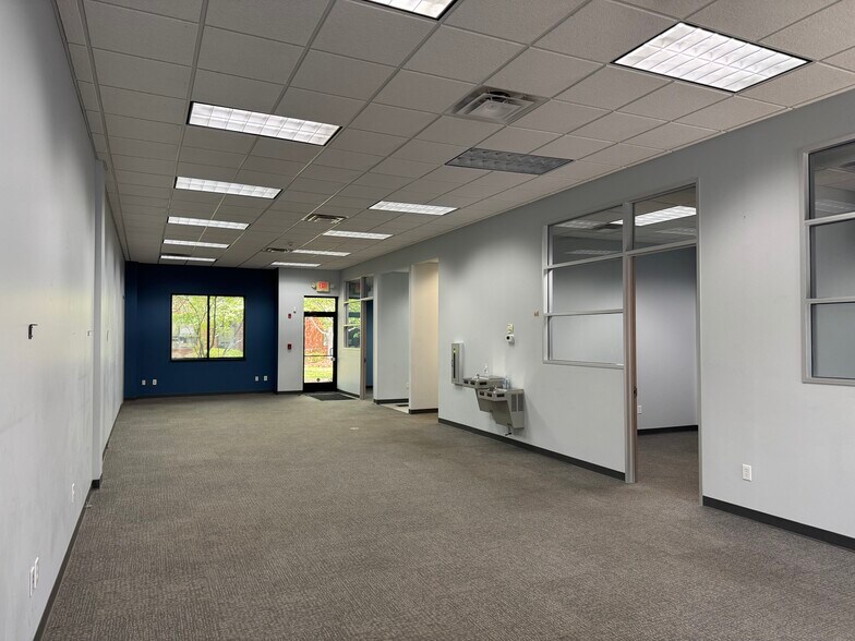 3810 N Elm St, Greensboro, NC à louer - Photo intérieure – Image 2 sur 10