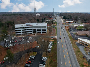 3300 Battleground Ave, Greensboro, NC - VUE AÉRIENNE  vue de carte - Image1