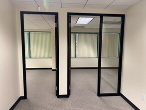 5550 Topanga Canyon Blvd, Woodland Hills, CA à louer Photo intérieure– Image 2 sur 2