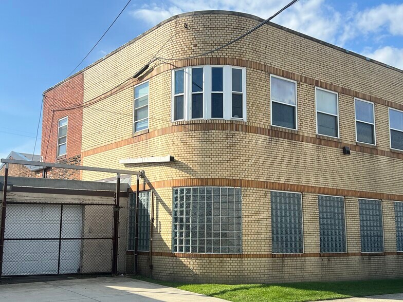 18222 Lanken Ave, Cleveland, OH à louer - Photo de l’immeuble – Image 2 sur 7