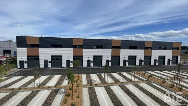 Plus de détails pour Local d'activités à louer