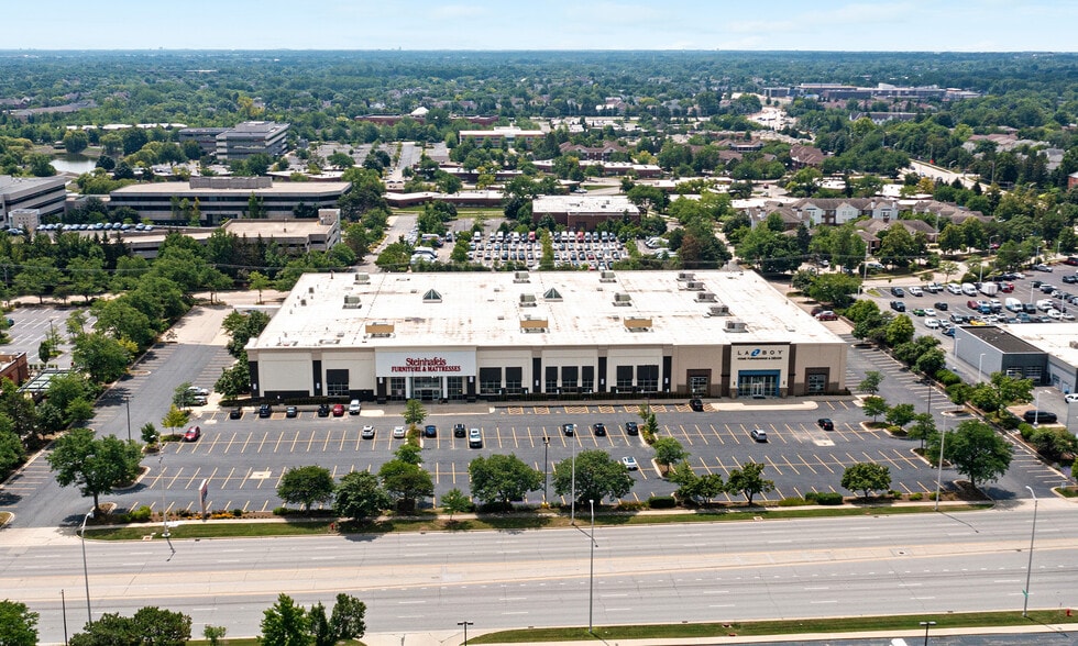 905-915 Golf Rd, Schaumburg, IL à vendre - Photo de l’immeuble – Image 2 sur 11