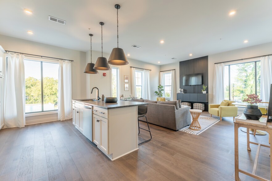 5918 Morrow Rd, Nashville, TN à vendre - Photo de l’immeuble – Image 2 sur 26
