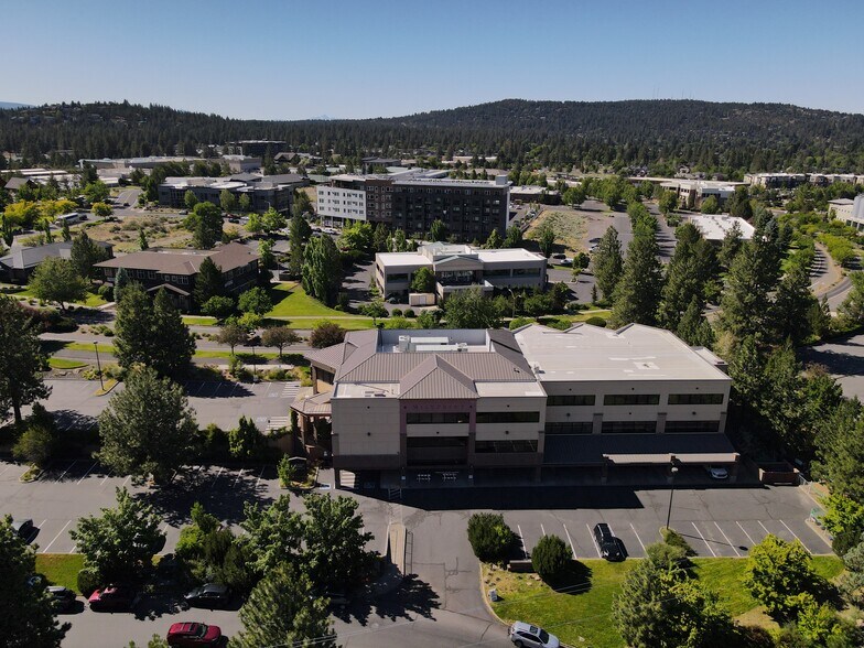 650 SW Columbia St, Bend, OR à vendre - Photo de l’immeuble – Image 3 sur 25