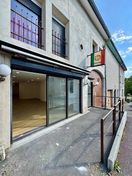 Local commercial dans Vandoeuvre-les-Nancy à louer - Photo de l’immeuble – Image 2 sur 7