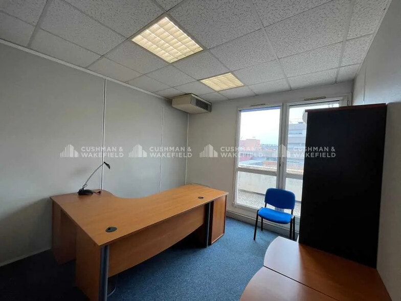 9 A Boulevard De Louvain, Marseille à louer - Photo de l’immeuble – Image 3 sur 15
