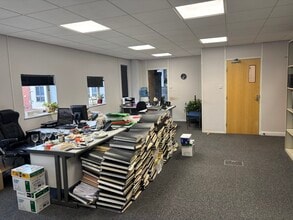 14 Arcadia Ave, Londres à louer Photo intérieure– Image 2 sur 3