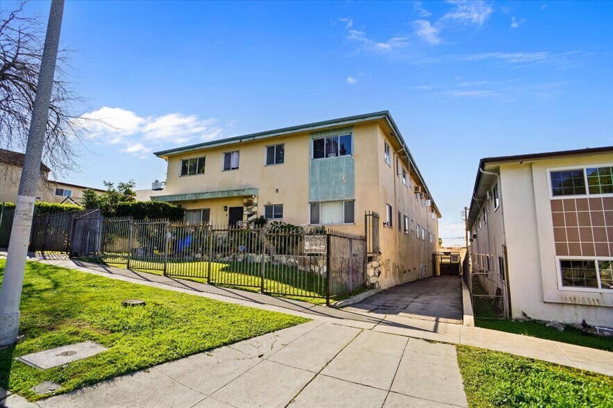 543 N Ardmore Ave, Los Angeles, CA à vendre - Photo de l’immeuble – Image 3 sur 20