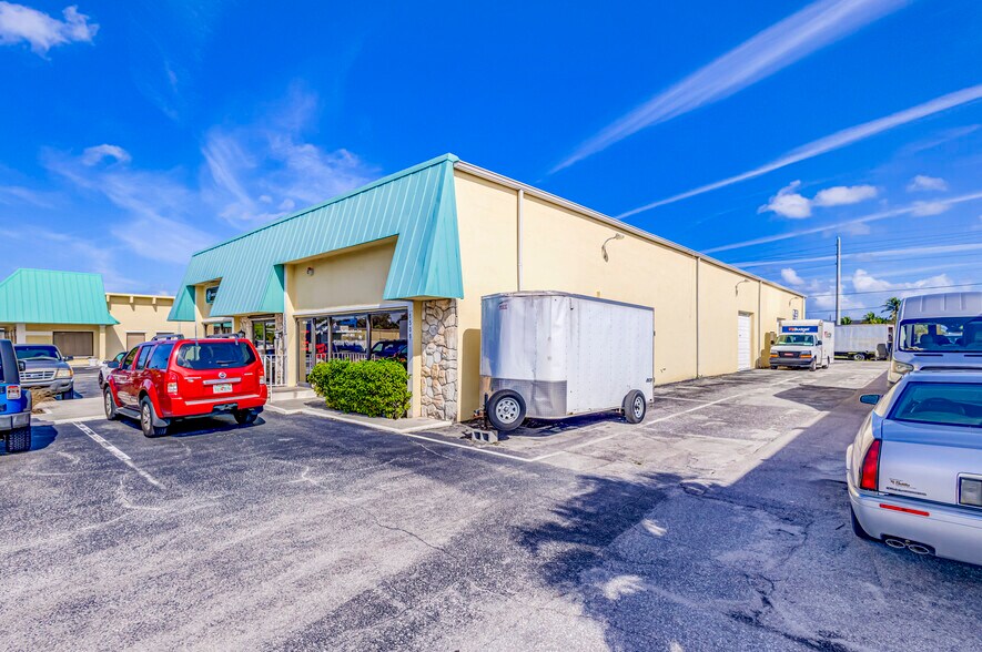 1508 Cypress Dr, Jupiter, FL à vendre - Photo de l’immeuble – Image 3 sur 8