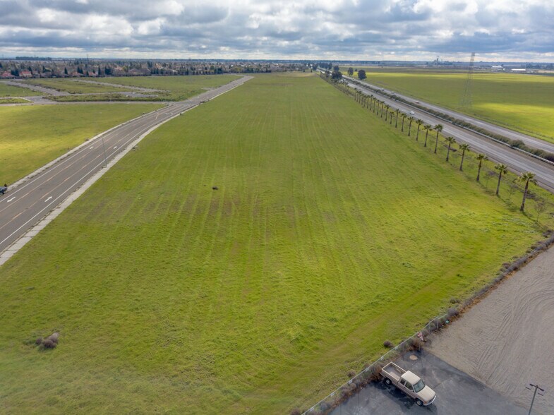 Montgomery Lake Way, Chowchilla, CA à vendre - Photo de l’immeuble – Image 2 sur 4
