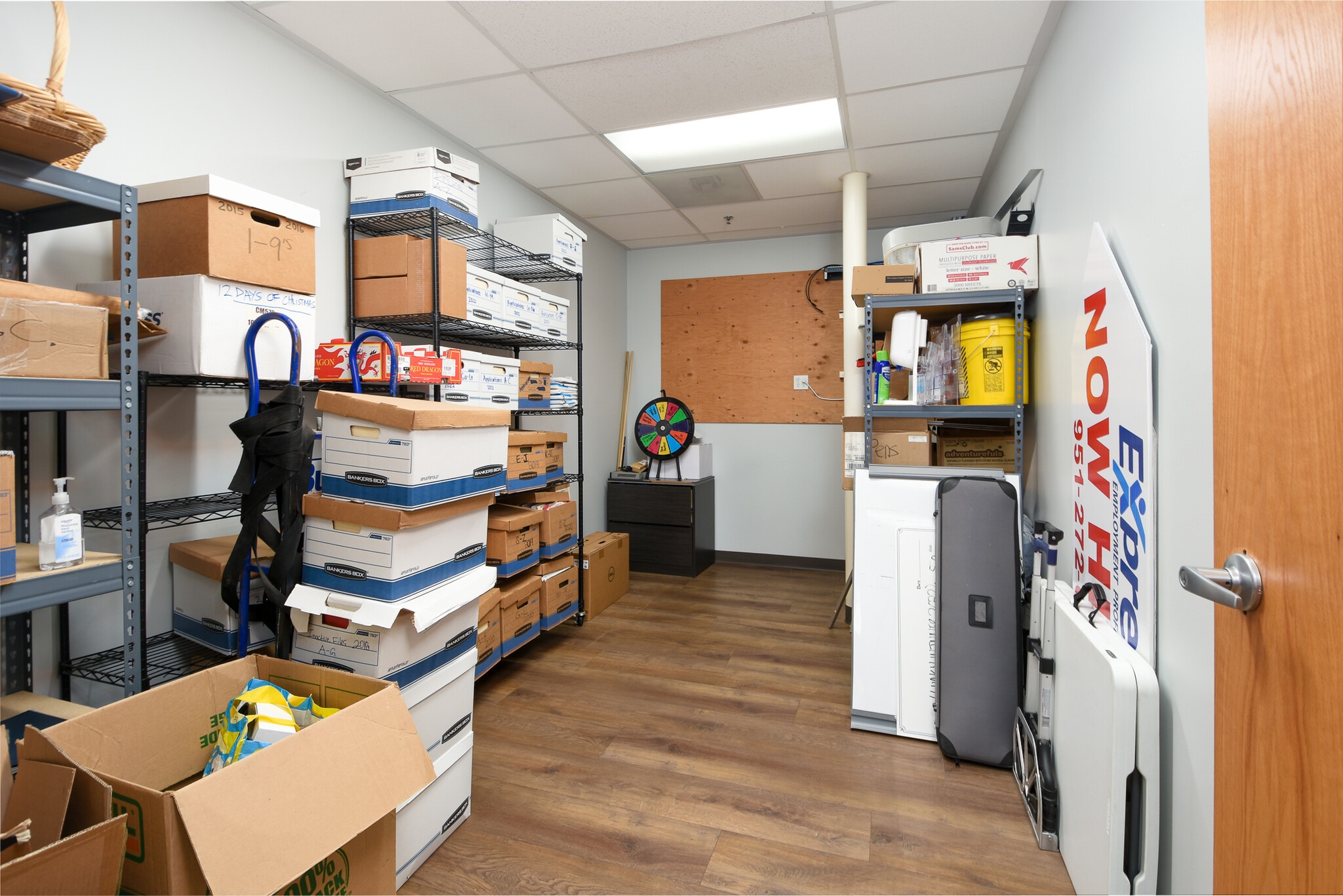 555 Queensland Cir, Corona, CA à louer Photo de l’immeuble– Image 1 sur 28