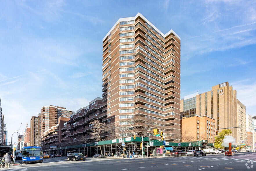 333 E 23rd St, New York, NY à louer - Photo principale – Image 1 sur 10
