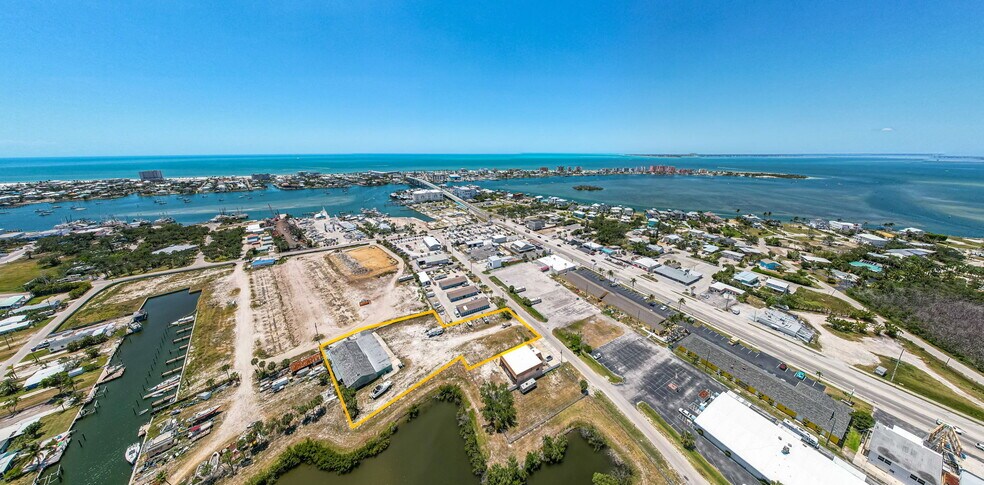 870 Buttonwood Dr, Fort Myers Beach, FL à vendre - Aérien – Image 2 sur 33