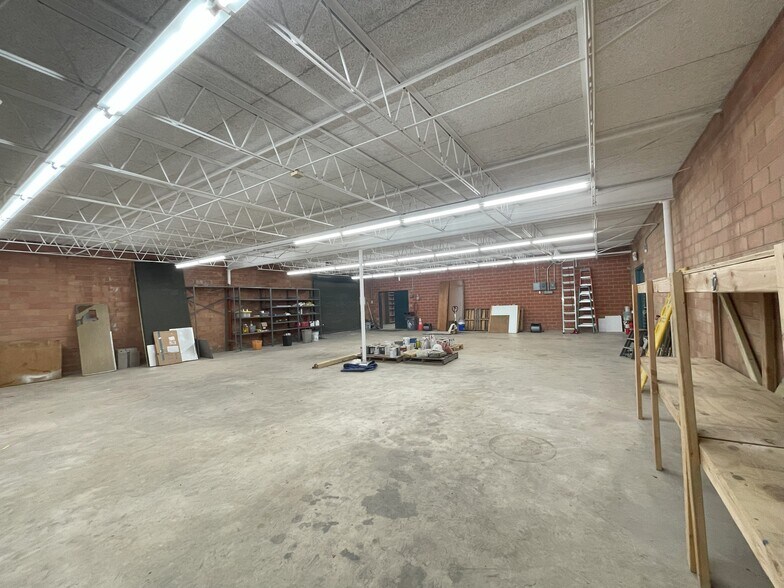 1202 N Flores St, San Antonio, TX à vendre - Photo de l’immeuble – Image 2 sur 47