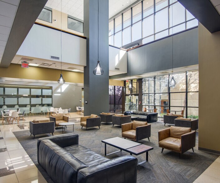 2727 Lyndon B Johnson Fwy, Farmers Branch, TX à louer - Hall d’entrée – Image 3 sur 5