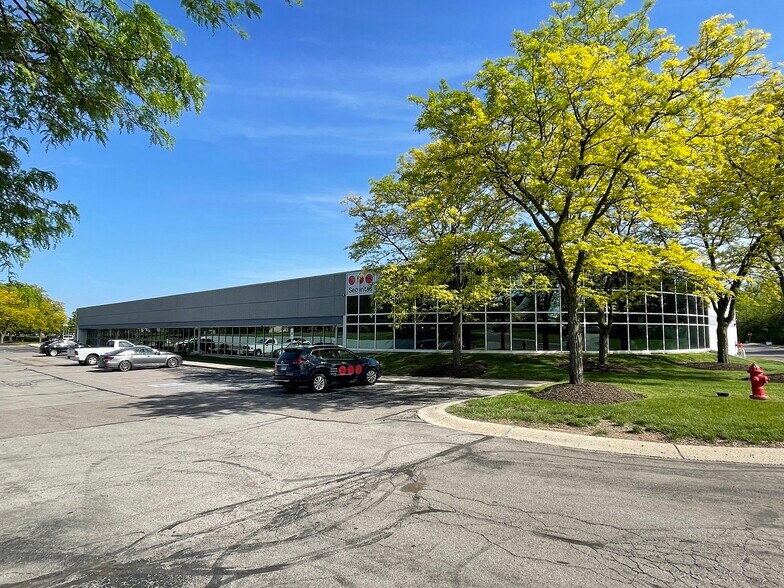 833-887 W Carmel Dr, Carmel, IN à louer - Photo principale – Image 1 sur 1