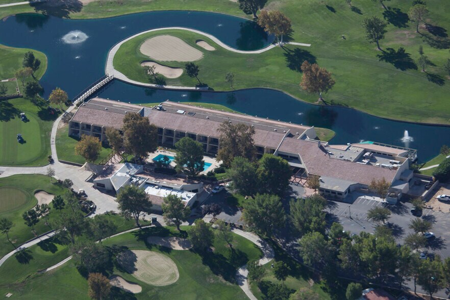 14818 Clubhouse Dr, Helendale, CA à vendre - Photo de l’immeuble – Image 2 sur 9