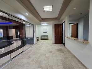 3281 E Guasti Rd, Ontario, CA à louer Photo intérieure– Image 2 sur 17