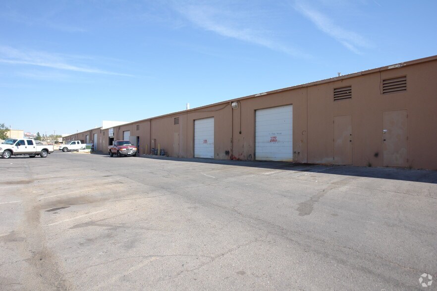 1421 N Lee Trevino Dr, El Paso, TX à louer - Photo de l’immeuble – Image 2 sur 5
