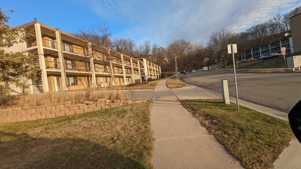 537 Northern Hills Dr NE, Rochester, MN à vendre - Photo de l’immeuble – Image 3 sur 6