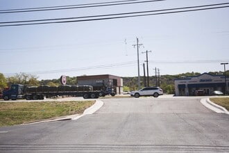 2000 US Highway 281, Marble Falls, TX à louer Photo de l’immeuble– Image 1 sur 14