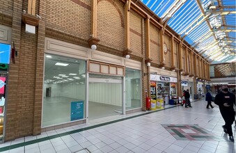39 Green Lanes Shopping Centre, Barnstaple à louer Photo de l’immeuble– Image 2 sur 3