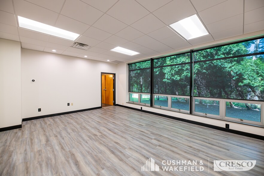 23701 Miles Rd, Warrensville Heights, OH à vendre - Photo de l’immeuble – Image 3 sur 9