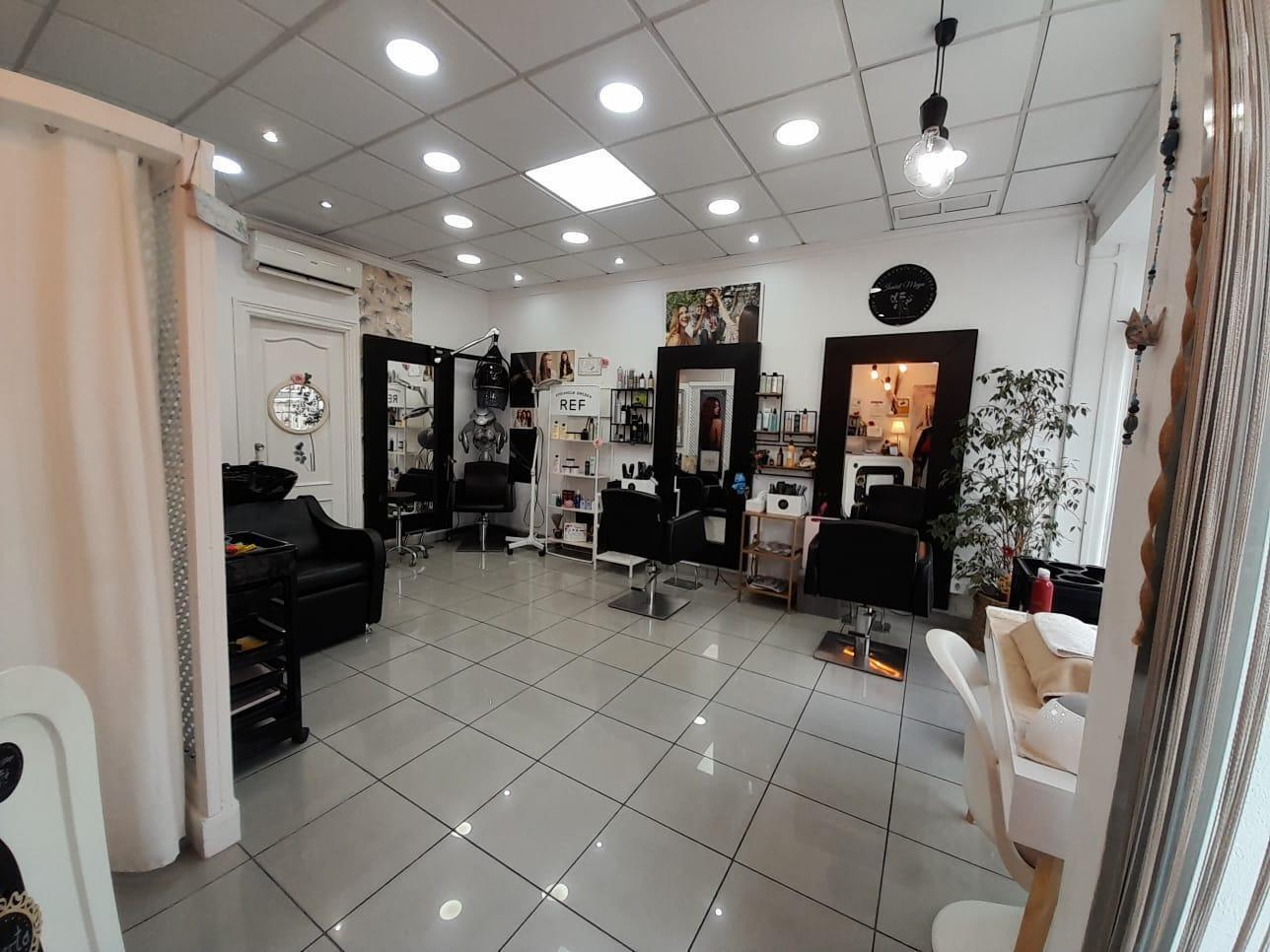 Local commercial dans Fuengirola, Málaga à louer Photo de l’immeuble– Image 1 sur 17