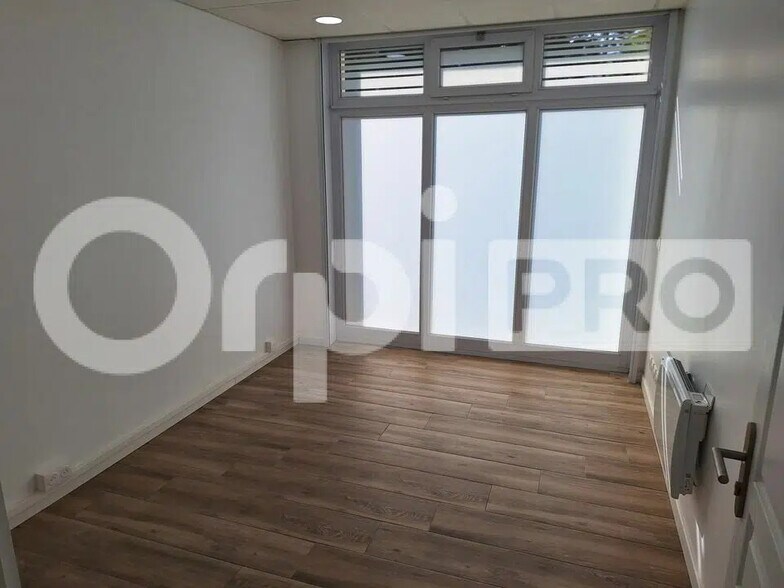 Bureau dans Compiègne à louer - Photo de l’immeuble – Image 3 sur 6