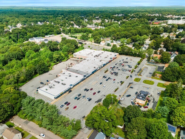 219 S Main St, Attleboro, MA à louer - Photo de l’immeuble – Image 3 sur 7