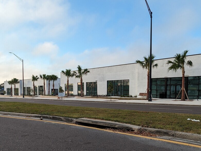 320-340 Kathleen Rd, Lakeland, FL à louer - Photo de l’immeuble – Image 3 sur 11