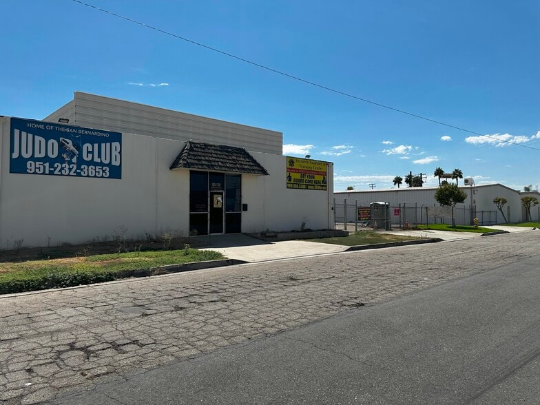 199 Hillcrest St, San Bernardino, CA à vendre - Photo de la construction – Image 1 sur 11