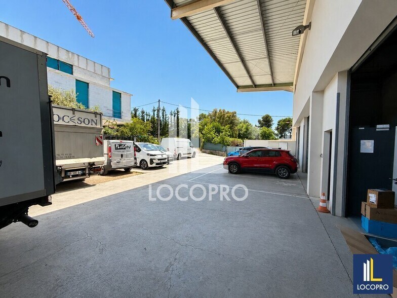 Local d’activités dans Mougins à louer - Photo de l’immeuble – Image 2 sur 10