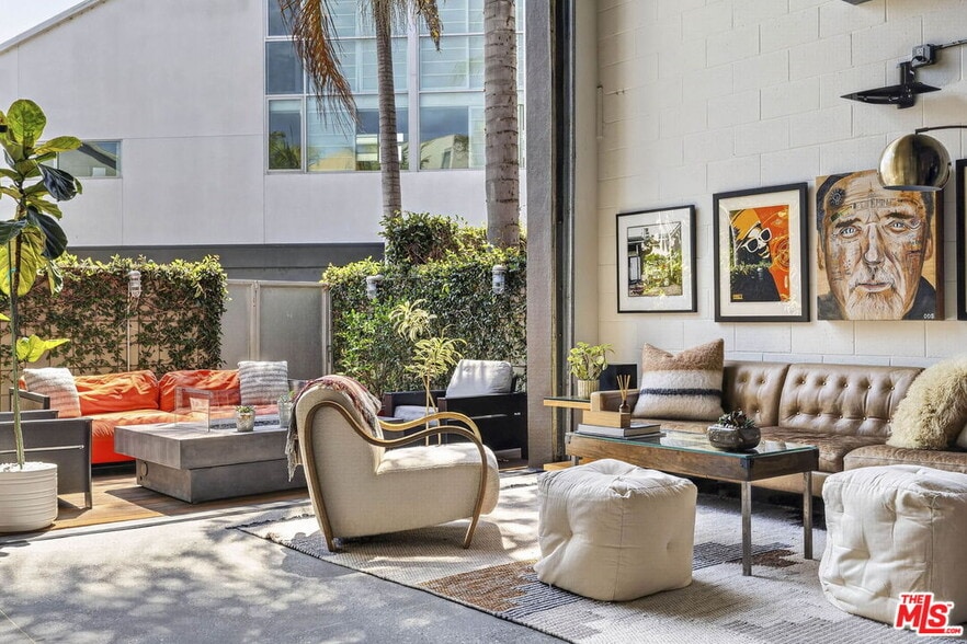 2120 Narcissus Ct, Venice, CA à vendre - Photo principale – Image 1 sur 35
