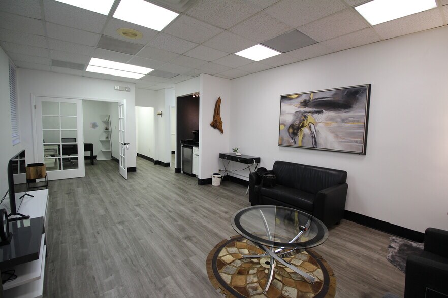 2506 W Virginia Ave, Tampa, FL à louer - Photo de l’immeuble – Image 2 sur 27