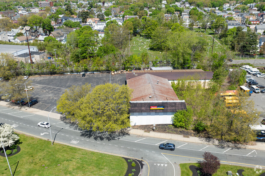 260 Eastern Ave, Malden, MA à vendre - Photo de l’immeuble – Image 3 sur 4