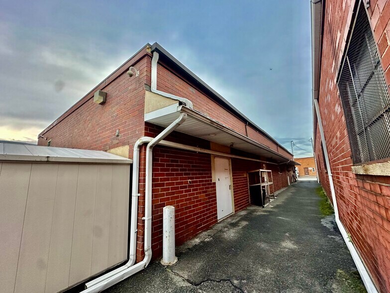 17-19 Industrial Ave, Fairview, NJ à louer - Photo de l’immeuble – Image 1 sur 11