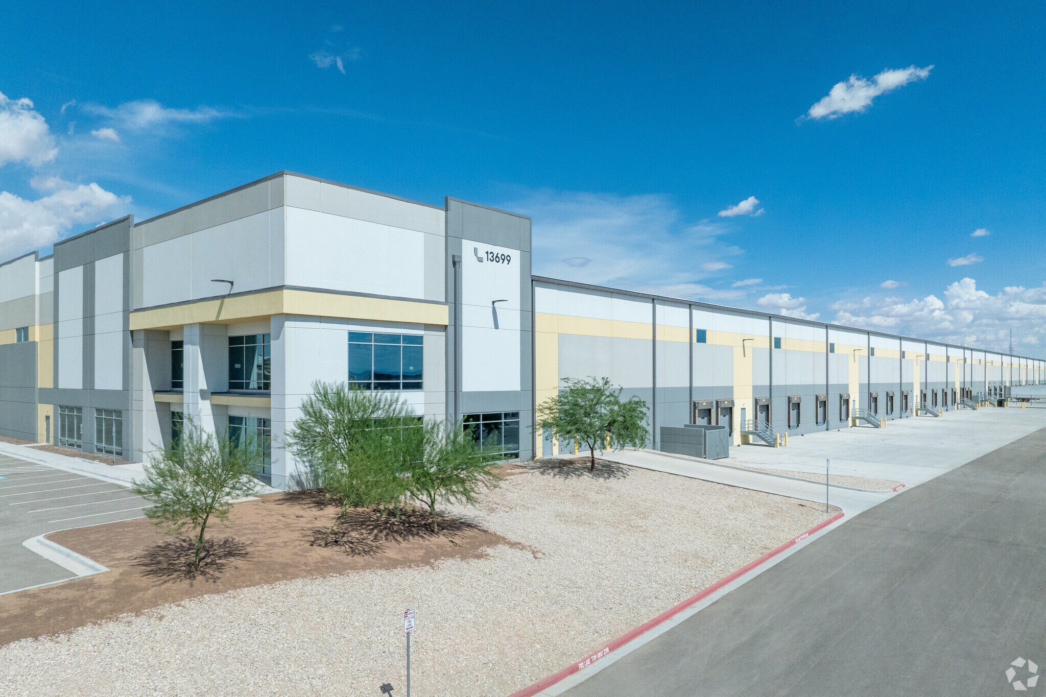 Gateway Blvd W, El Paso, TX à louer Photo principale– Image 1 sur 17