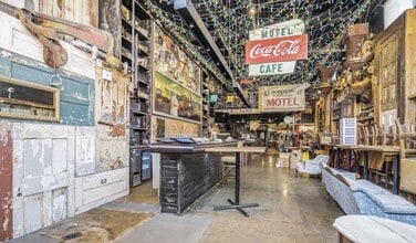 709 E Queen St, Toronto, ON à louer Photo intérieure– Image 1 sur 5