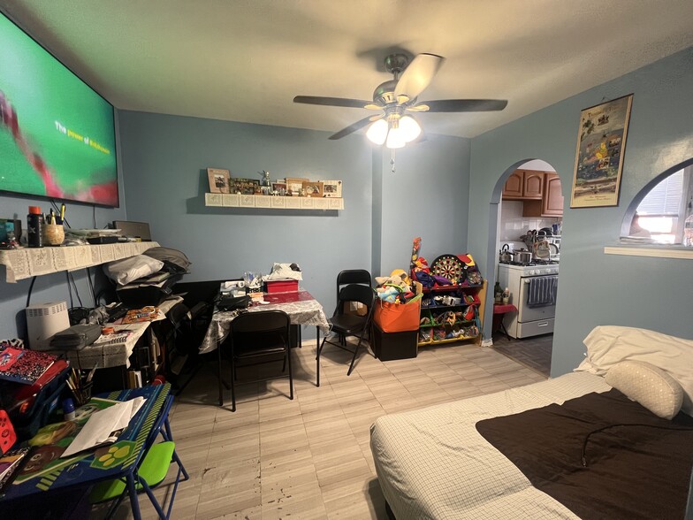 10208 101st Ave, Jamaica, NY à vendre - Photo de l’immeuble – Image 2 sur 28