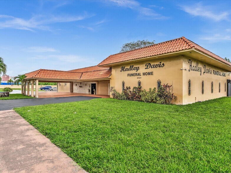 2321 NW 62nd St, Miami, FL à vendre - Photo de l’immeuble – Image 1 sur 13