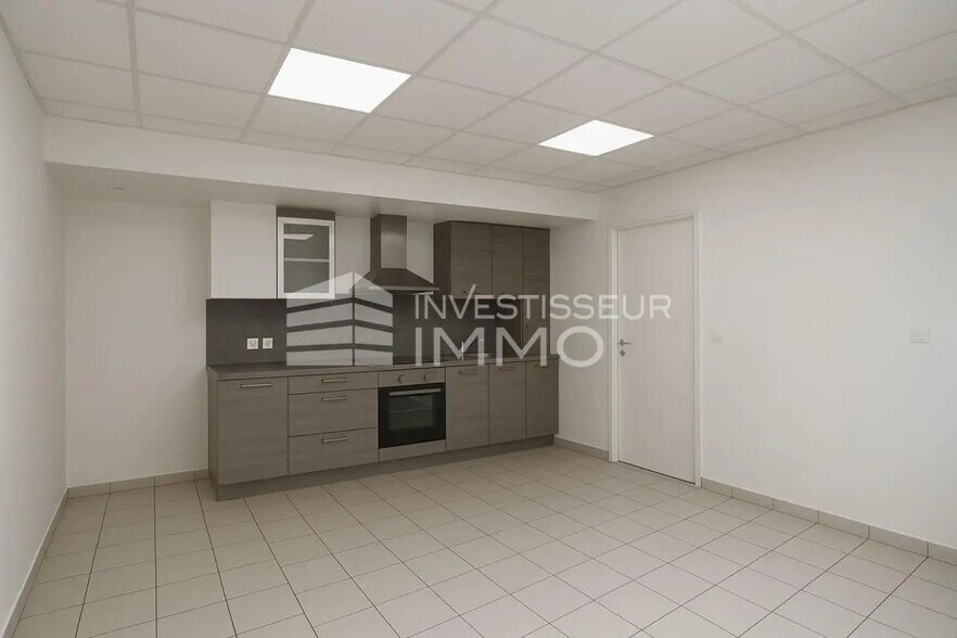 Local d'activités dans Chambly à vendre - Photo de l’immeuble – Image 3 sur 6