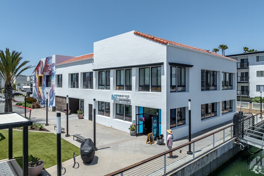 16360 Pacific Coast Hwy, Huntington Beach, CA à vendre - Photo de l’immeuble – Image 2 sur 6