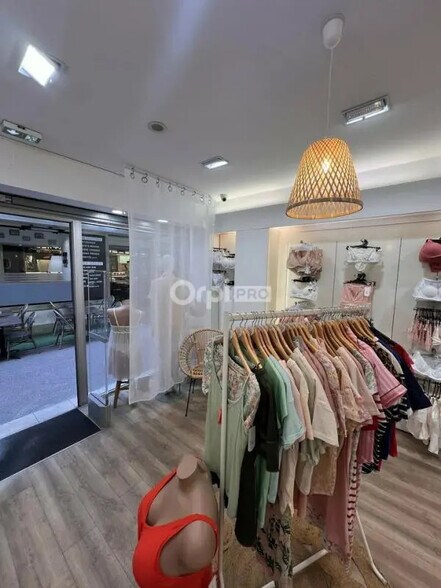 Local commercial dans Brive-la-Gaillarde à louer - Photo de l’immeuble – Image 3 sur 5